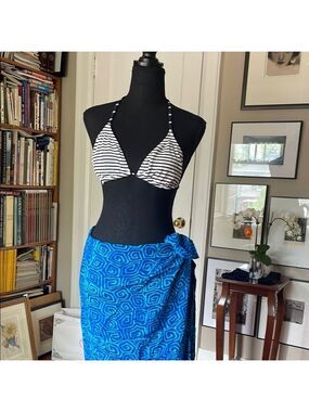 🌞🕶️👙J. Crew White and Blue Striped Bikini Top - BNWT in Size S🌞🕶️👙